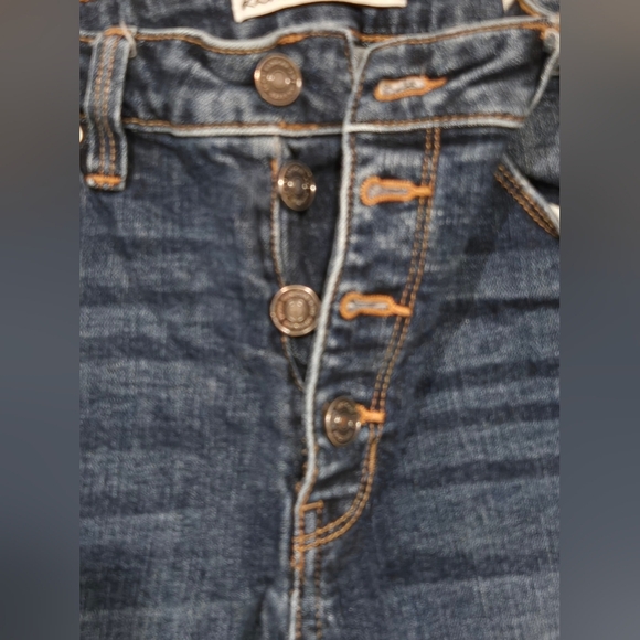 NWOT KanCan Distressed Jeans - Picture 4 of 9